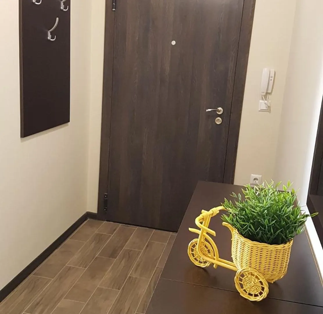 바르나 Poli'S Aparment Sunny Freesia 아파트