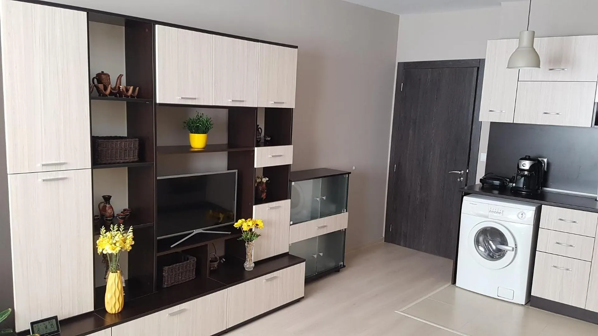 바르나 Poli'S Aparment Sunny Freesia 아파트