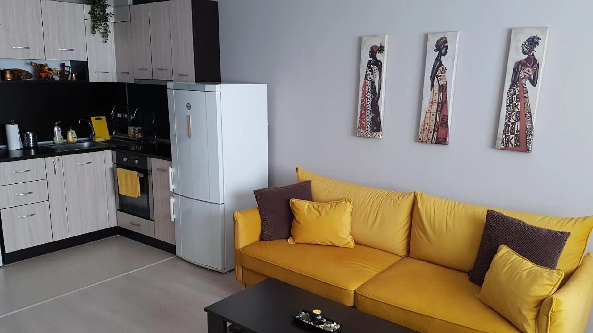 바르나 Poli'S Aparment Sunny Freesia 아파트